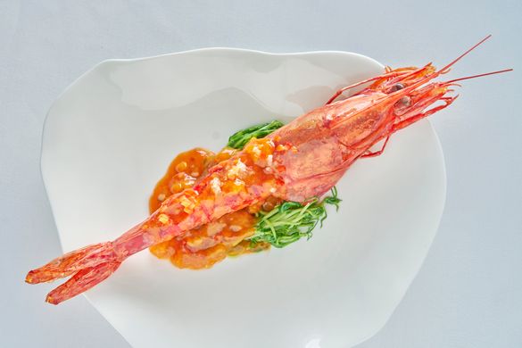Yan Toh Heen - Simmered Spanish Carabinero Shrimp with Chili Sauce and Egg (Per Person) Yan Toh Heen - Simmered Spanish Carabinero Shrimp with Chili Sauce and Egg (Per Person)