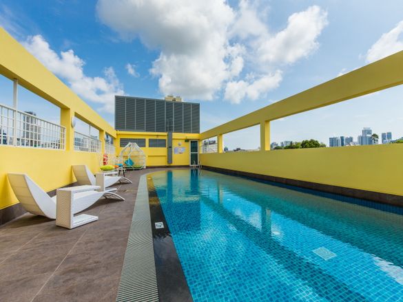 Fragrance Hotel Selegie rooftop pool