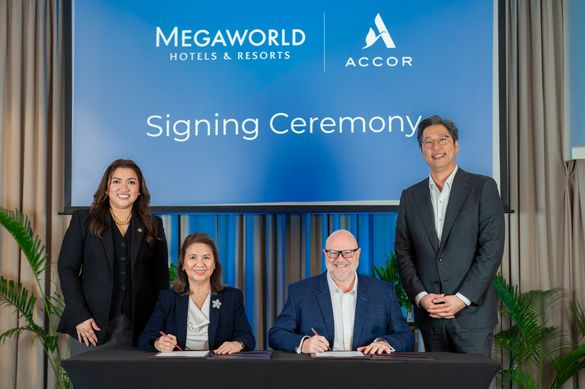 From left to right: Cleofe Albiso, Managing Director of Megaworld Hotels & Resorts; Lourdes T. Gutierrez-Alfonso, President and CEO of Megaworld Corporation; Andrew Langdon, Chief Development Officer, Asia, Accor; Chris Cho, Vice President of Development, From left to right: Cleofe Albiso, Managing Director of Megaworld Hotels & Resorts; Lourdes T. Gutierrez-Alfonso, President and CEO of Megaworld Corporation; Andrew Langdon, Chief Development Officer, Asia, Accor; Chris Cho, Vice President of Development,