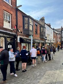 Queue for Swoon Gelato Winchester Opening