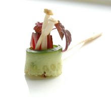 Daikon rolls with enoki