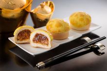 豐衣足食」（瑤柱燒鳳肝黑豚肉叉燒菠蘿包）