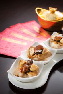 「心想事成」（鮑魚髮菜蠔豉豬潤燒賣）