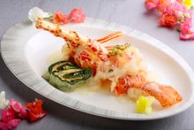 Yan Toh Heen - Mother's Day Dinner -Simmered Lobster with Herbs in Supreme Broth (landscape)