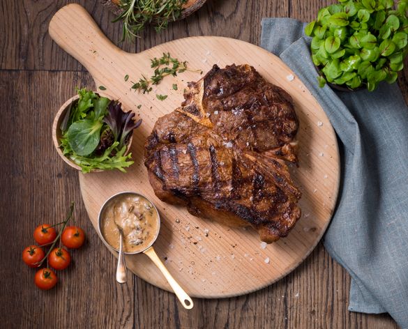 August - Porterhouse August - Porterhouse