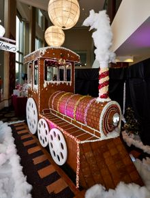 Giant Gingerbread House by Anna Polyviou, Shangri-La Hotel, Sydney