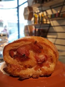 Maple bacon croissage roll