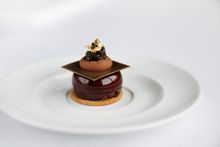 邦缇 - 黑巧克力，芒果热情果奶油 Le Bounty- dark chocolate, mango passion fruit cream