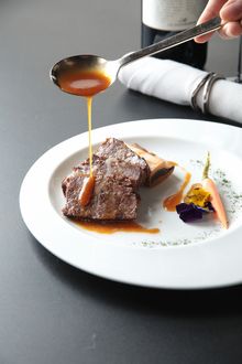 烧汁干煸牛肋骨