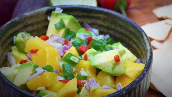 Crunchy guacamole with added Omega 3 from CacthFree vegan oil