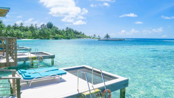 Holiday Inn Resort Kandooma Maldives - Overwater Villa Deck 